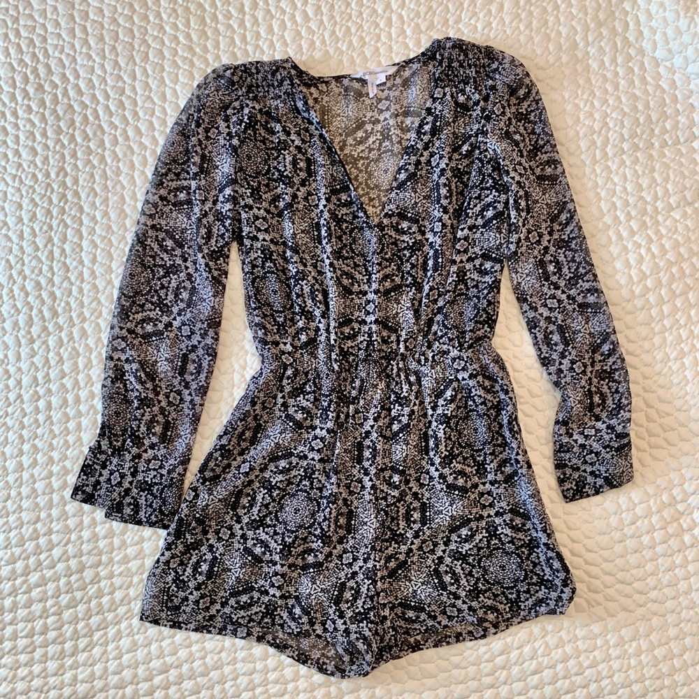 BCBGeneration Romper, Black & Grey Pattern w/ Long Sleeves and Lined Shorts EUC